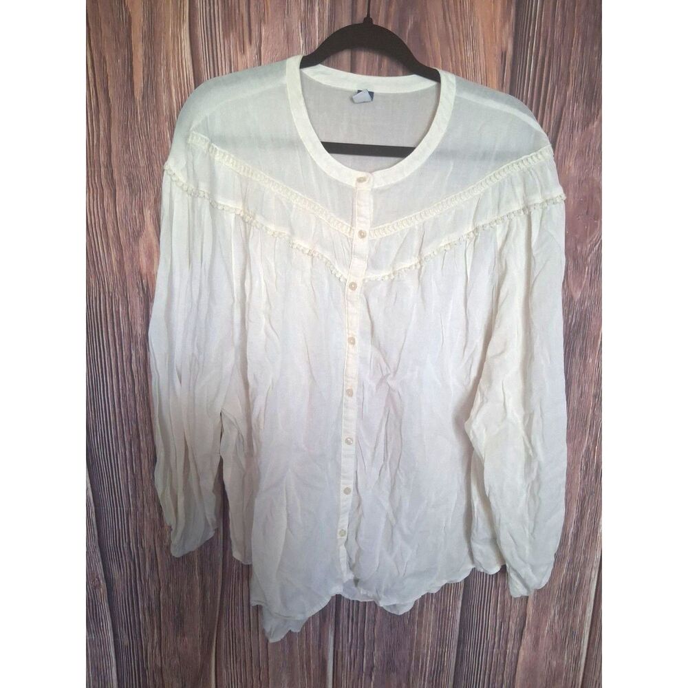 Old navy button up cream light weight blouse embroidered detail size XXL 2XL